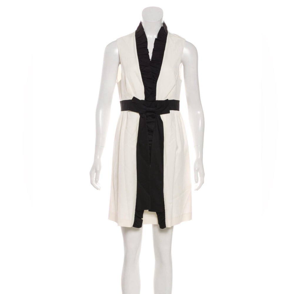 Alice + Olivia Ruffle Plunge Babydoll Dress Cream/Black Medium Knee-Length